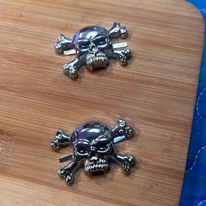 Silver Skull and Crossbones sneaker charms